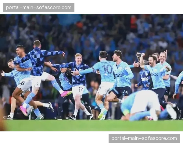 媒体曝出皇马战术板片段，显示将对阵曼城时采用“区域封锁+专人贴防”策略