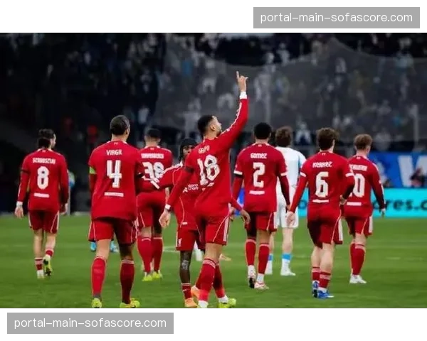 欧联杯半决赛现场:利物浦主场2-0领先本菲卡,加克波、索博斯洛伊各入一球 欧联杯半决赛现场:利物浦主场2-0领先本菲卡,加克波、索博斯洛伊各入一球